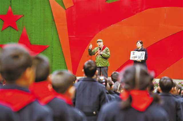 村民喜领土地流转租金